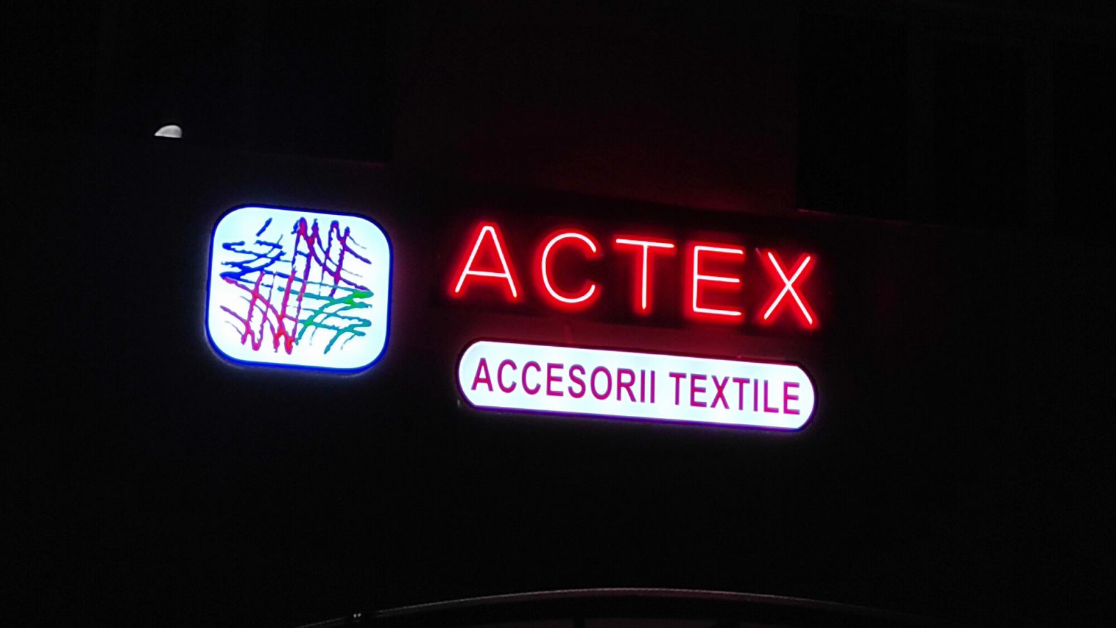 Litere 3D tip neon LED